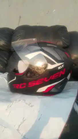 Helm KYT RC Seven