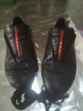 Sepatu kulit Prada original no.43,bekas 1 thn