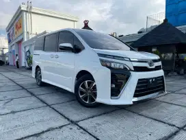 TOYOTA VOXY 2.0 AT 2018