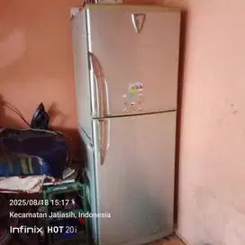 Kulkas panasonic 2 pintu