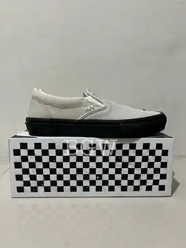 SEPATU VANS SLIP ON SUEDE