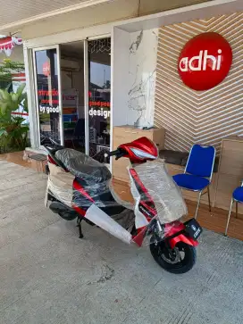 Motor listrik merek merk exotic warna merah putih tahun 2025