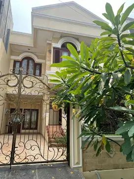 Rumah Mewah Nyaman Puri Indah 2 Lantai 250m2 4+1KT Semi Furnished