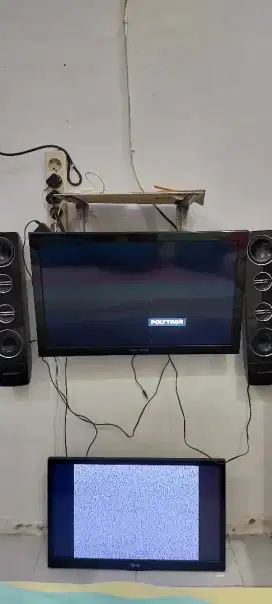 Poltron 24 inch dan LG 22 inch