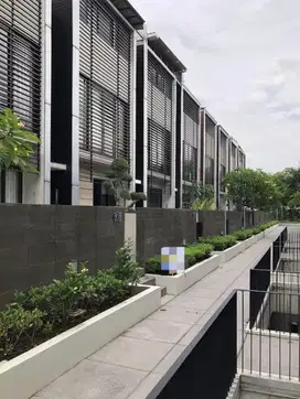 GRAHA FAMILI TOWN HOUSE VIEW GOLF 3 LANTAI!