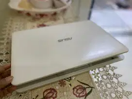 Laptop asus putih slim mulus