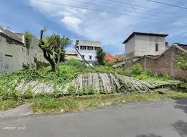 Tanah dekat matahari solo
