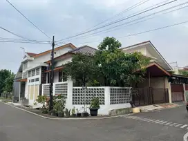Disewakan  Rumah baru 1 lantai dengan carport (2 mobil) di perumahan