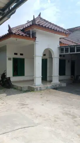 Rumah strategis di jakarta timur