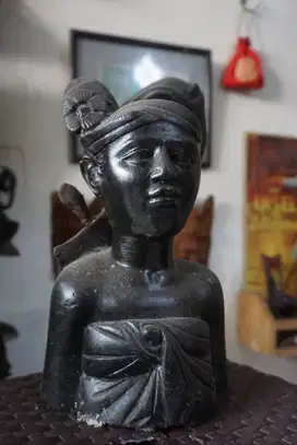 Patung Kepala Kayu Hitam Vintage – Ukiran Antik Tradisional Bali Kolek
