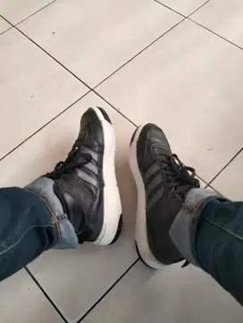 Sepatu adidas legit ganteng