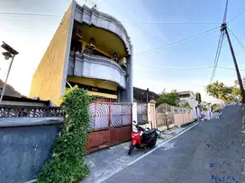 Rumah 2 Lt Lokasi Strategis di Perkampungan Solo
