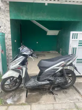 VARIO TECHNO 2010 PUTIH
