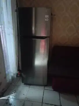 KULKAS 2 PINTU bagus