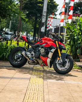 2023 Ducati Streetfighter V4S
