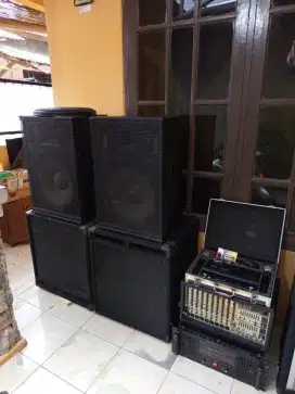 Speaker 1 set kelengkapannya