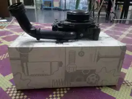 Water pump /Coolant Pump Mercedes Benz  A 651  200