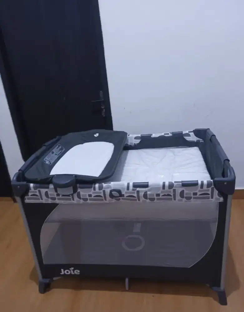 Tempat Tidur Bayi Joie