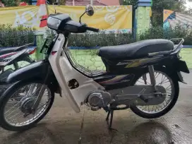 Motor antik honda legenda c100