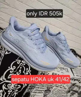 Sepatu hoka baru