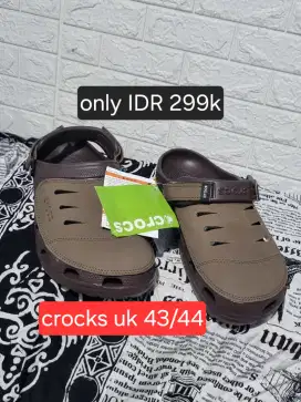 Sendal crocks baru