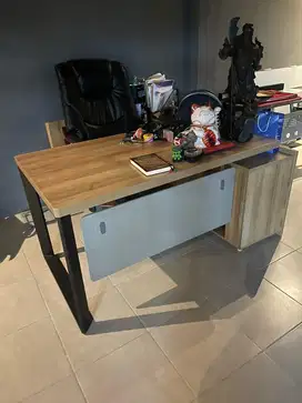 Di JUAL MEJA & KURSI KANTOR INFORMA