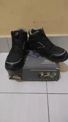 Sepatu Safety Jogger
