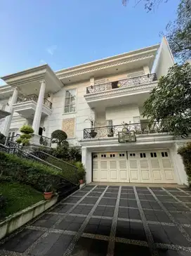 Rumah Mewah di Taman Tirta Golf, BSD City, Tangerang, Banten