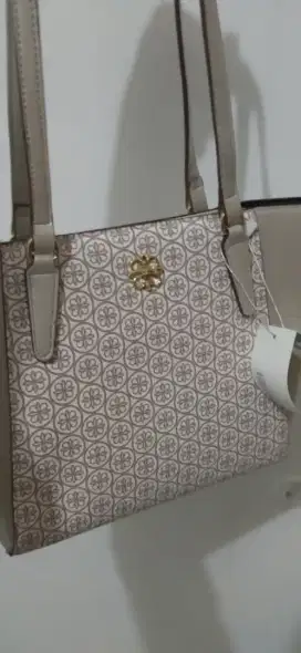 Jual tas Les catino harga asli 319k saya jual 150k