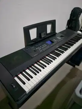 Piano Digital Keyboard Yamaha DGX 650