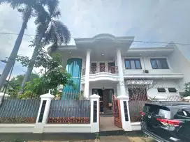 Rumah hook mewah 2 lantai di jatiwaringin asri pondok gede bekasi