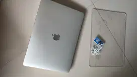 MacBook Pro 2017 Ram 16 / 512 second body mulus pemakaian pribadi
