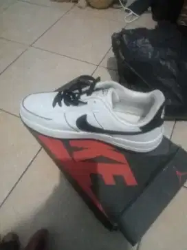 Sepatu Nike UK 44