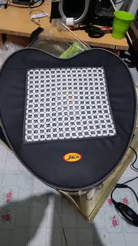 Alat terapi JACO AC CUSHION (alas duduk anti pegal dan terapi ambeien)