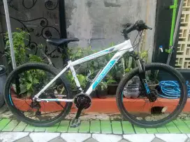 Sepeda gunung Polygon monarch putih Sawojajar Malang