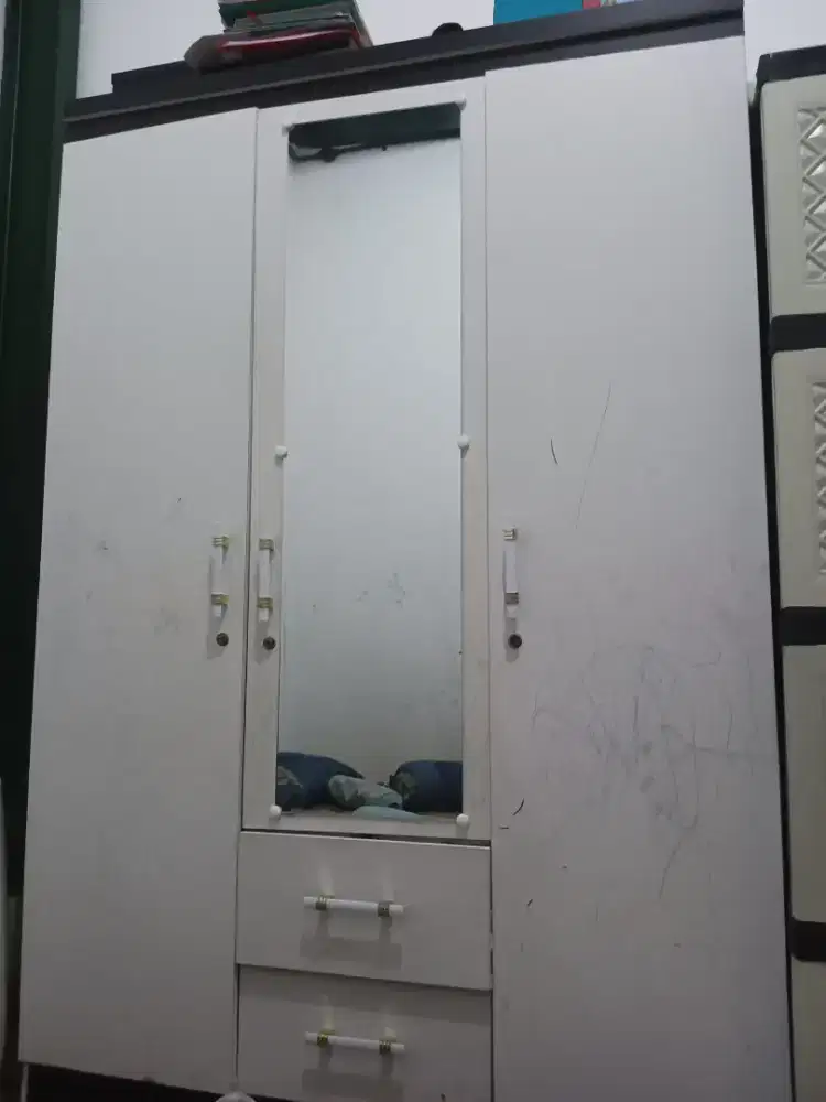 Lemari pakaian 3 pintu Putih + cermin