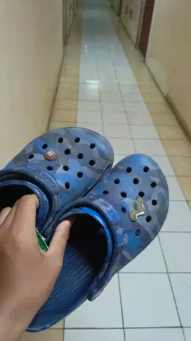 crocs classic camo