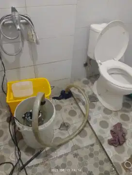 Pendorongan kamar mandi mampet