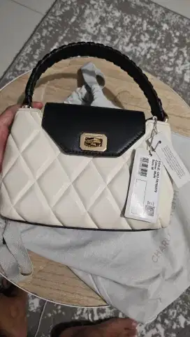 Tas Charles n Keith wanita