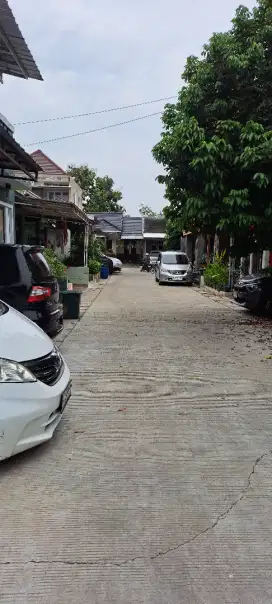 Rumah baru renov, dekat Bintaro dan stasiun Jurang Mangu
