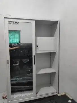 Lemari Baju Besi