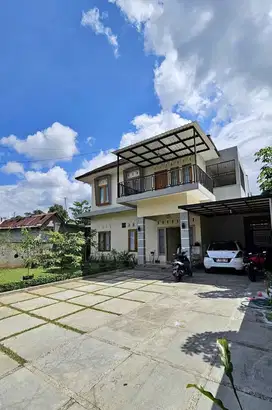 Rumah mewah perkampungan Karanggintung Utara Purwokerto