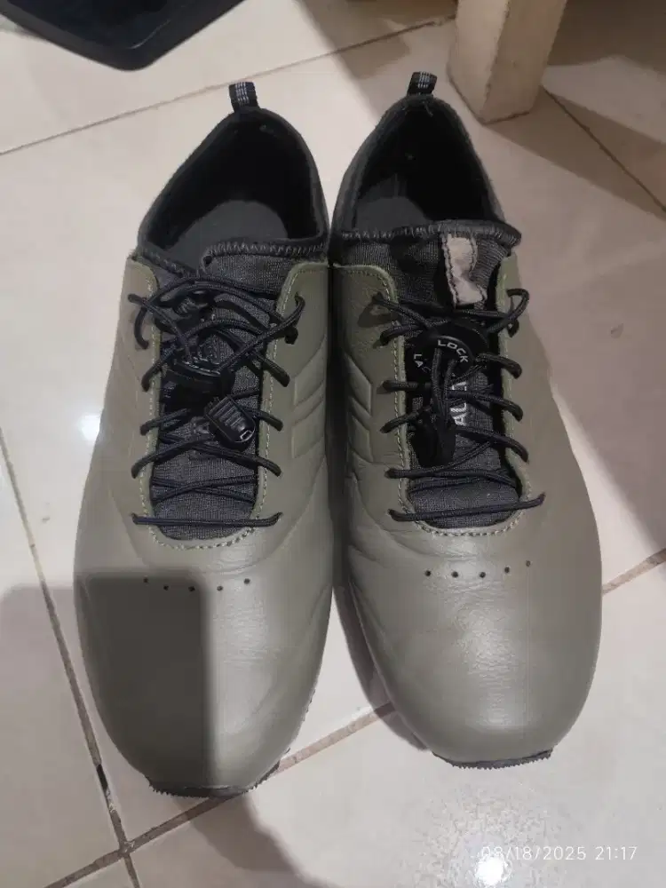 Sepatu Sneakers League