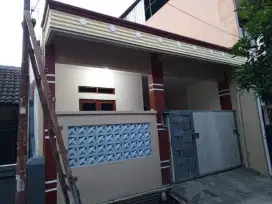 Disewakan Rumah Lokasi Strategis di Perum Bulak Kapal permai
