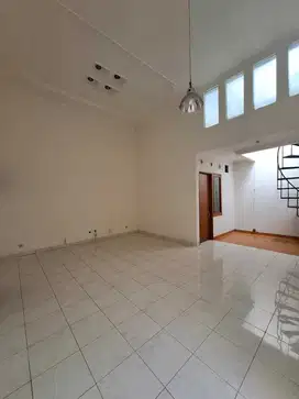 Disewakan Rumah Siap Huni di Taman Kopo Indah