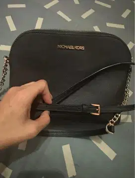 Michael kors sling bag