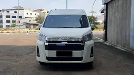 Toyota HiACE Premio 2.8 Diesel MT Manual Putih Pemakaian 2024 NIK 2023