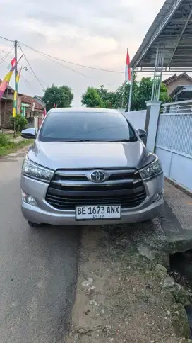 Di jual mobil Toyota kijang Innova ribon G manual solar tahun 2019
