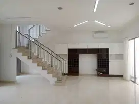 Dijual Rumah PIK golf island uk 10x15 m2 SEMI FURNISHED RAPI at jakut