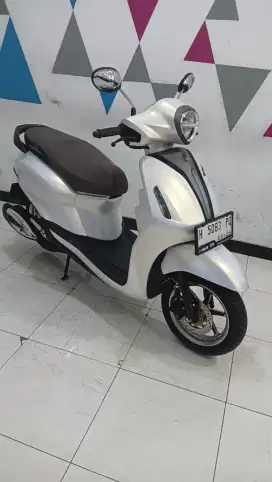 Yamaha Grand Filano LUX 2023 Putih Mutiara